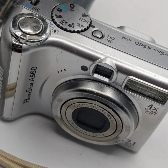 Canon PowerShot A560 Silver Digital Camera - Picture 3 of 6
